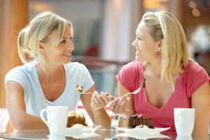 women-at-lunch